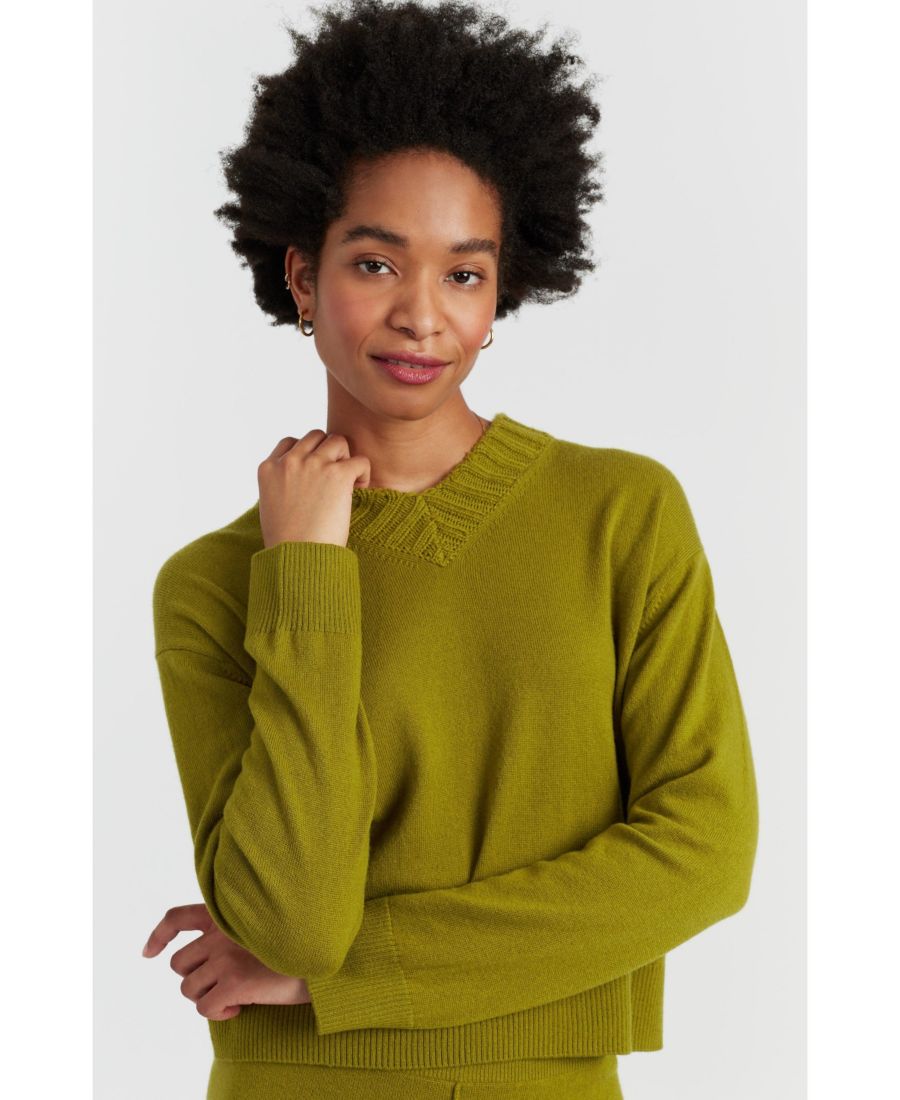 Женский шерстяно-кашемировый ребристый свитер с V-образным вырезом Chinti & Parker, Olive
Женский шерстяно-кашемировый ребристый свитер с V-образным вырезом Chinti & Parker, Olive