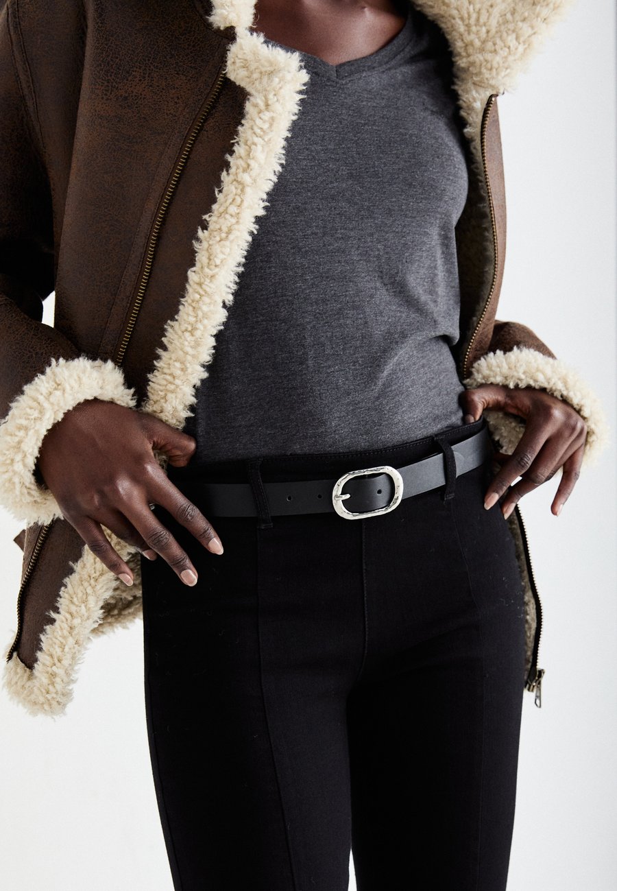 Ремень Even&Odd Belt, Black
Ремень Even&Odd Belt, Black