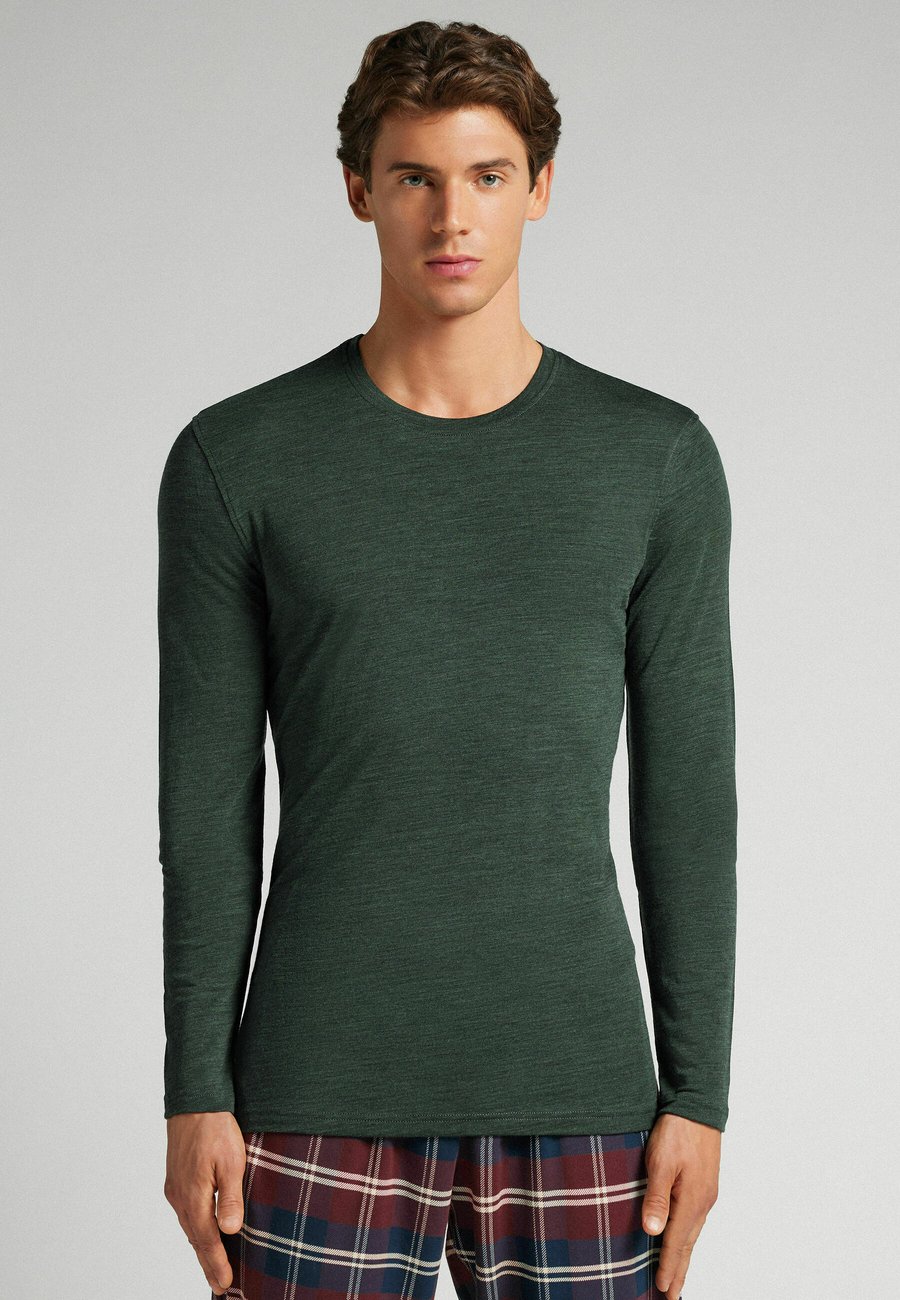 Топ IUMAN Intimissimi Uomo LANGARM-AUS RUNDER AUSSCHNITT, Green/Mottled Light Green
Топ IUMAN Intimissimi Uomo LANGARM-AUS RUNDER AUSSCHNITT, Green/Mottled Light Green