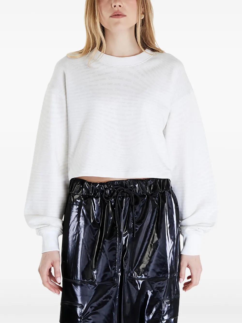 Укороченный свитер с объемными рукавами Calvin Klein, белый
Укороченный свитер с объемными рукавами Calvin Klein, белый