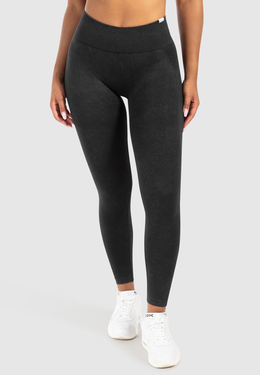 Леггинсы Smilodox SEAMLESS SCRUNCH YUNE, Acid Schwarz/Mottled Black
Леггинсы Smilodox SEAMLESS SCRUNCH YUNE, Acid Schwarz/Mottled Black