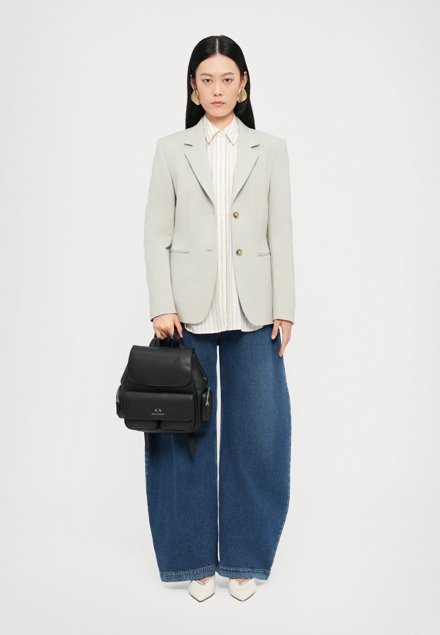 Рюкзак Armani Exchange BACKPACK, Black
Рюкзак Armani Exchange BACKPACK, Black