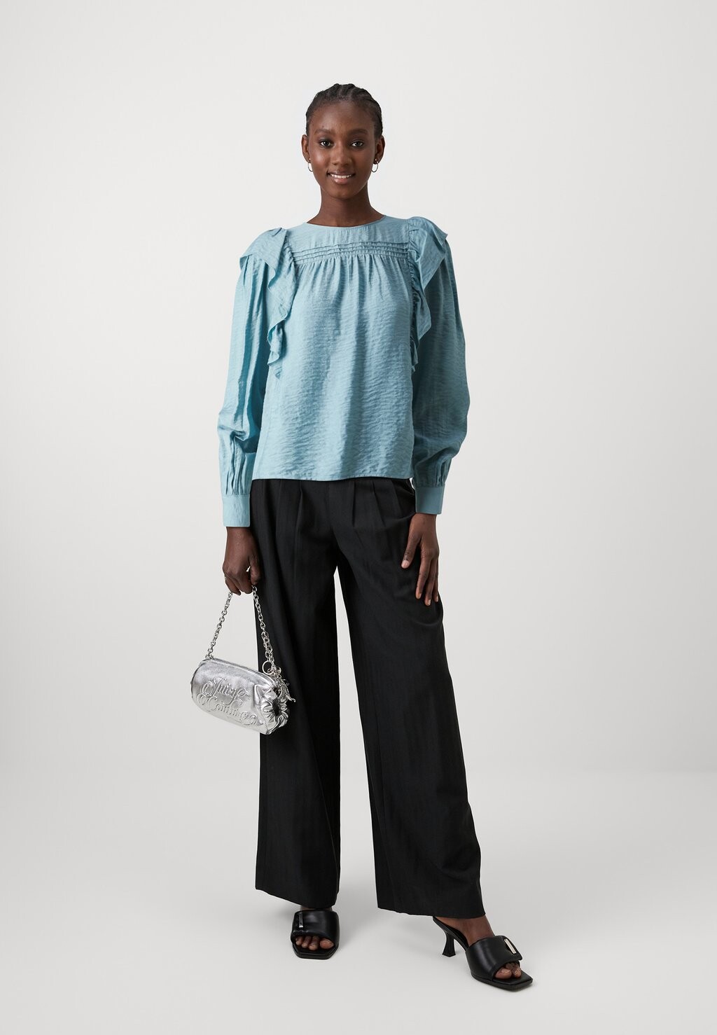 Блуза VIFREJ ONECK RUFFLE VILA, темно-синий
Блуза VIFREJ ONECK RUFFLE VILA, темно-синий