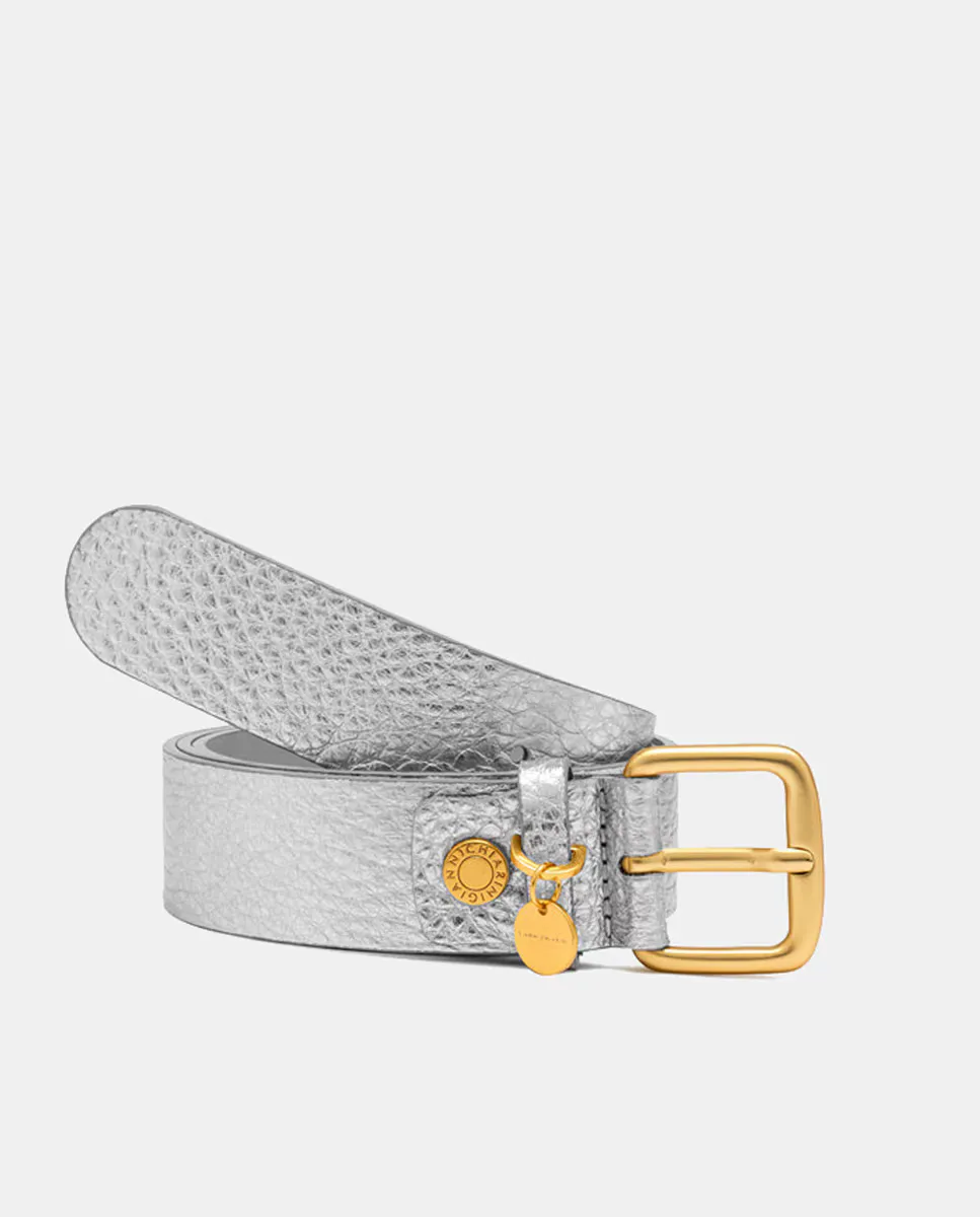 Женский ремень Gianni Chiarini из серебристой пузырчатой кожи. Шарм и заклепка с логотипом, серебряный
Женский ремень Gianni Chiarini из серебристой пузырчатой кожи. Шарм и заклепка с логотипом, серебряный