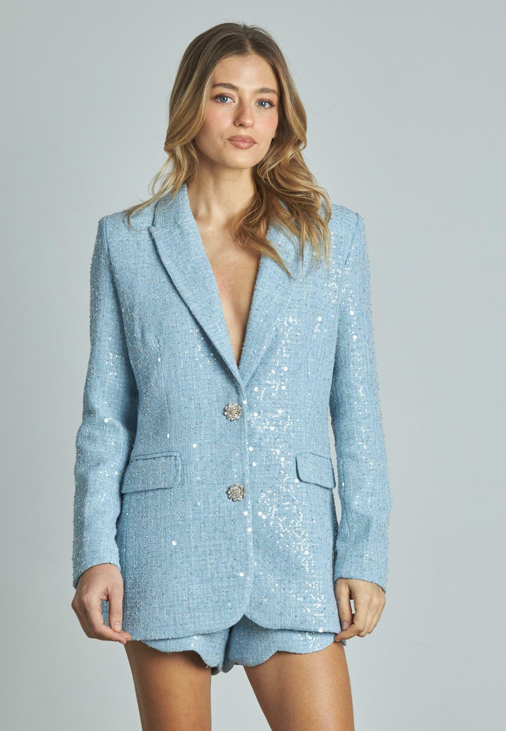 Короткое пальто LENTEJUELAS BOTÓN JOYA Alma en Pena, синий
Короткое пальто LENTEJUELAS BOTÓN JOYA Alma en Pena, синий