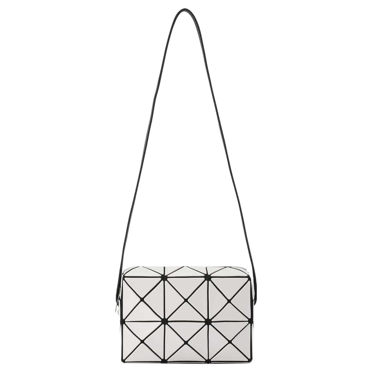 Квадратная искусственная кожаная сумка через плечо женская светло-серая ISSEY MIYAKE
Квадратная искусственная кожаная сумка через плечо женская светло-серая ISSEY MIYAKE