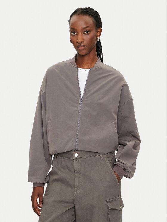 Куртка-бомбер regular fit Kirby 27028805 Noisy May, серый
Куртка-бомбер regular fit Kirby 27028805 Noisy May, серый