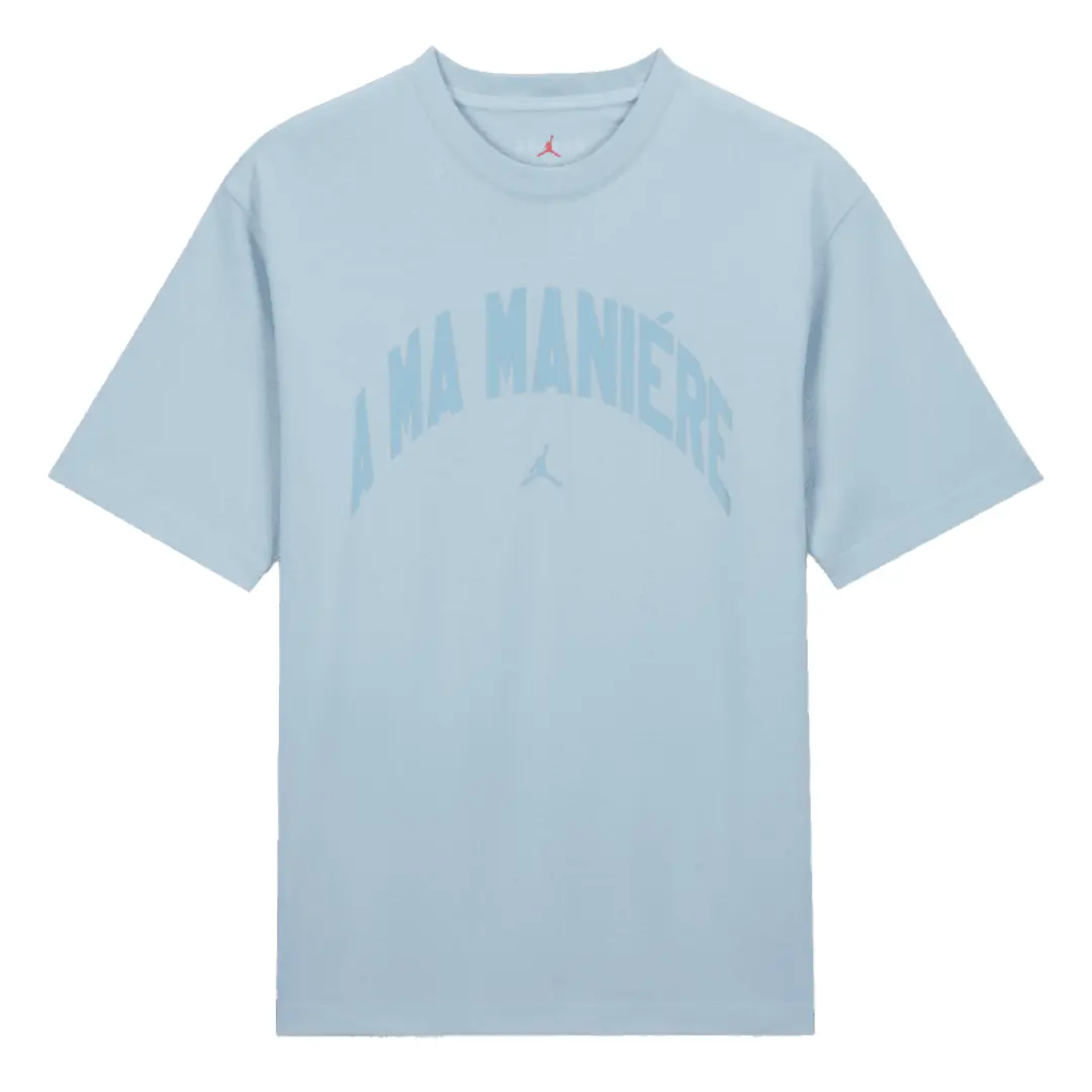 Футболка JORDAN X A Ma Maniére мужская, небесно-голубая
Футболка JORDAN X A Ma Maniére мужская, небесно-голубая