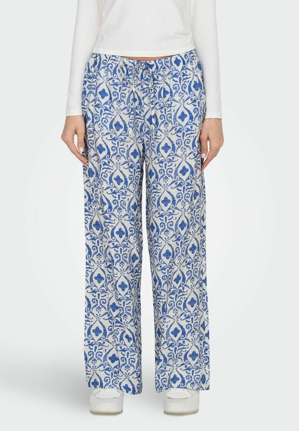 Брюки MIT WEITEM BEINSCHNITT MAY JDY, черный 
Брюки MIT WEITEM BEINSCHNITT MAY JDY, черный