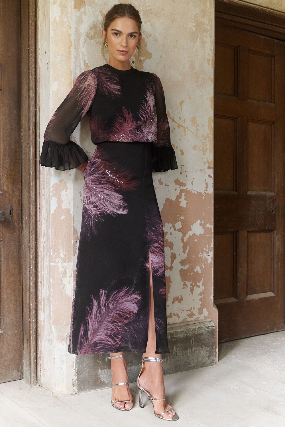 Платье миди с рукавами фонариками и принтом перьев Love & Roses, фиолетовый
Платье миди с рукавами фонариками и принтом перьев Love & Roses, фиолетовый