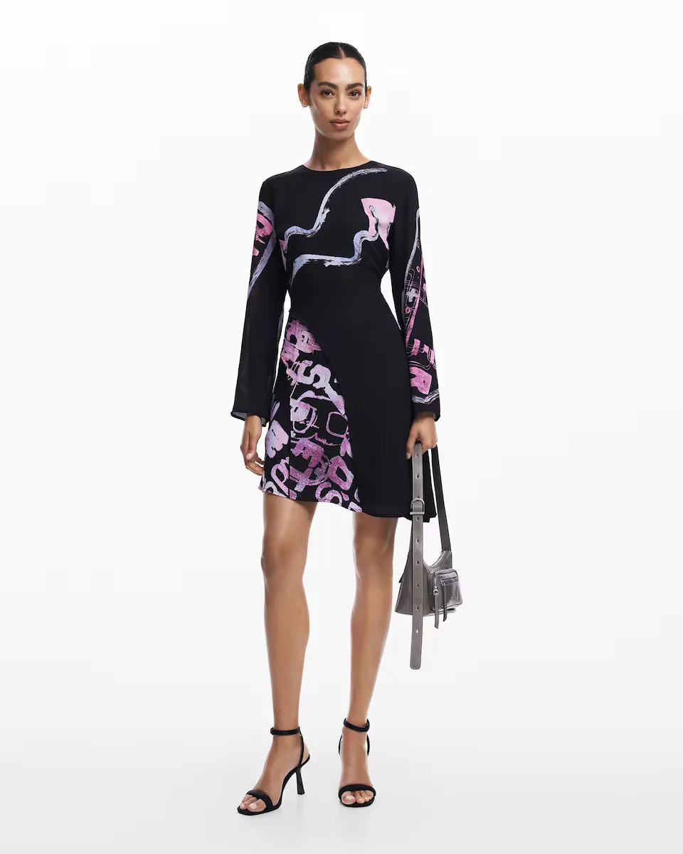 Ассиметричное короткое платье с буквами Desigual, чёрный
Ассиметричное короткое платье с буквами Desigual, чёрный