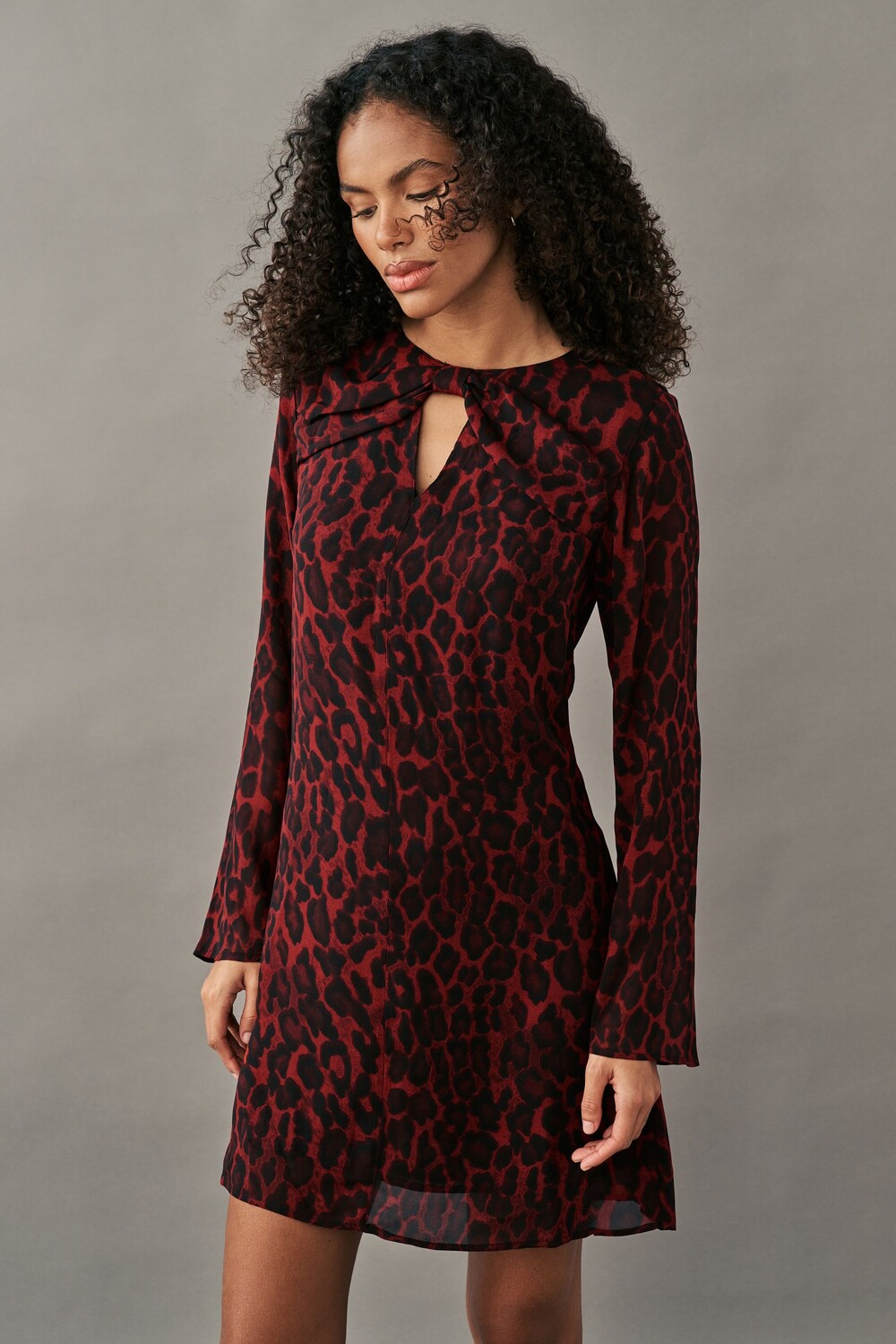 Мини платье с длинными рукавами и бантом на шее Next, красный 
Мини платье с длинными рукавами и бантом на шее Next, красный