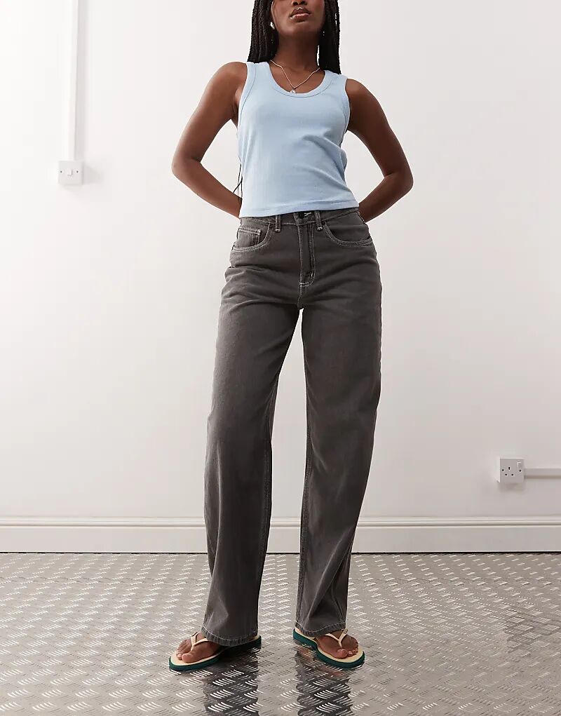 Черные брюки Vans Sirelle 5 с капюшоном и леопардовым принтом
Черные брюки Vans Sirelle 5 с капюшоном и леопардовым принтом