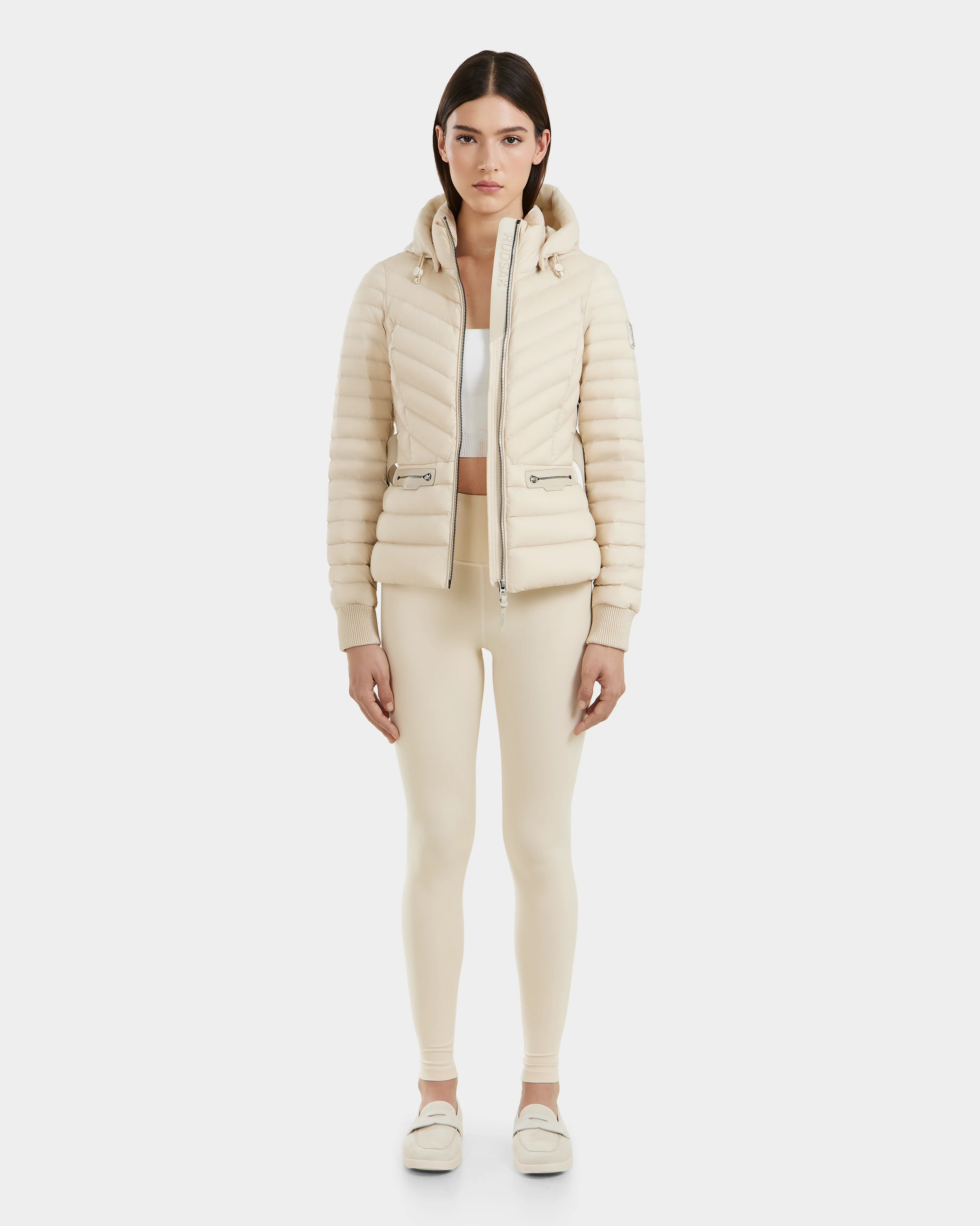 ЛЕГКАЯ СТЕГАНАЯ ЖЕНСКАЯ КУРТКА SCARLETT СО СЪЕМНЫМ ПОЯСОМ Rudsak, цвет vanilla
ЛЕГКАЯ СТЕГАНАЯ ЖЕНСКАЯ КУРТКА SCARLETT СО СЪЕМНЫМ ПОЯСОМ Rudsak, цвет vanilla