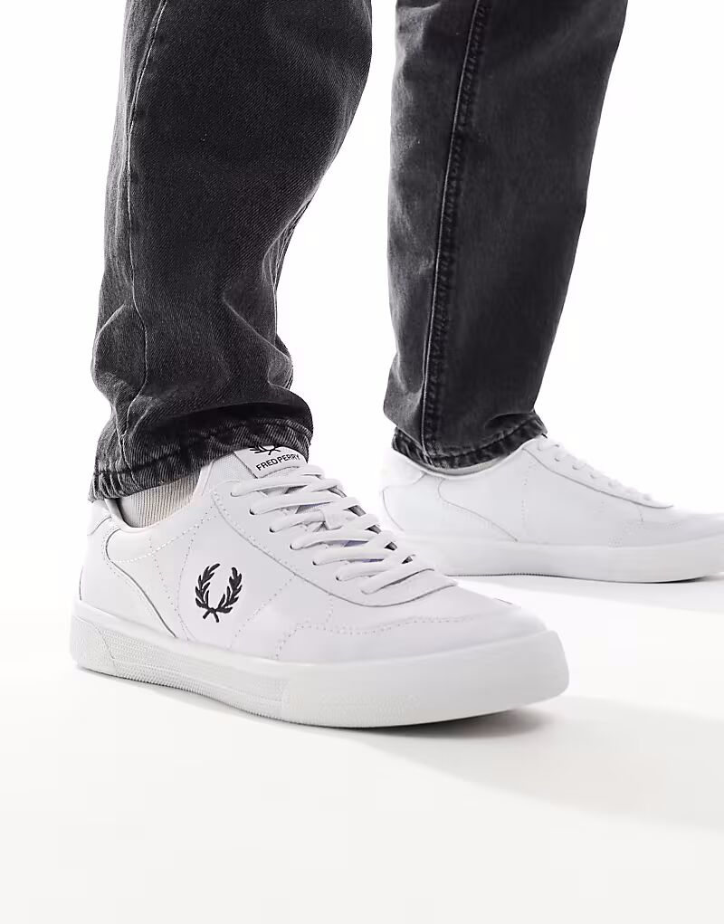 Кроссовки из кожи белого цвета Fred Perry
Кроссовки из кожи белого цвета Fred Perry