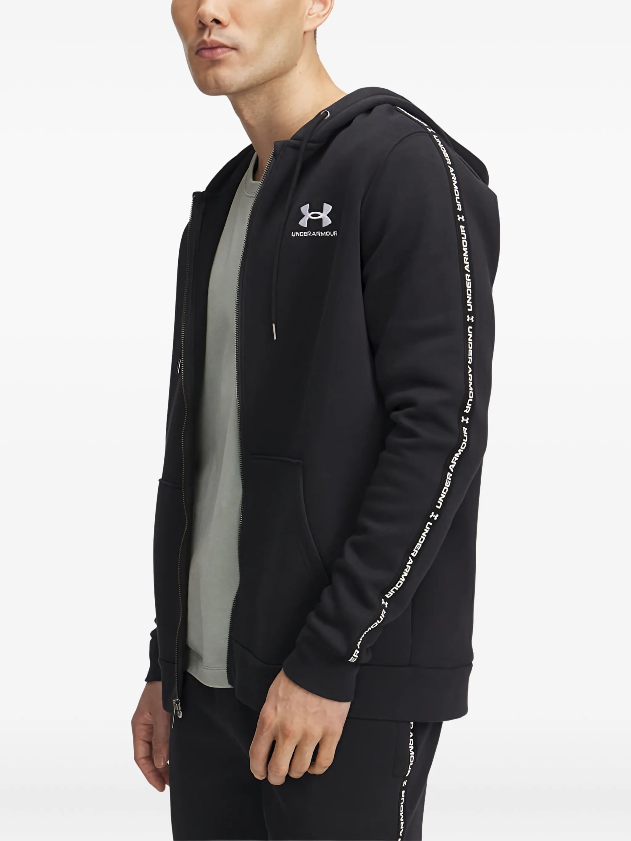 Худи с вышитым логотипом Under Armour, черный
Худи с вышитым логотипом Under Armour, черный