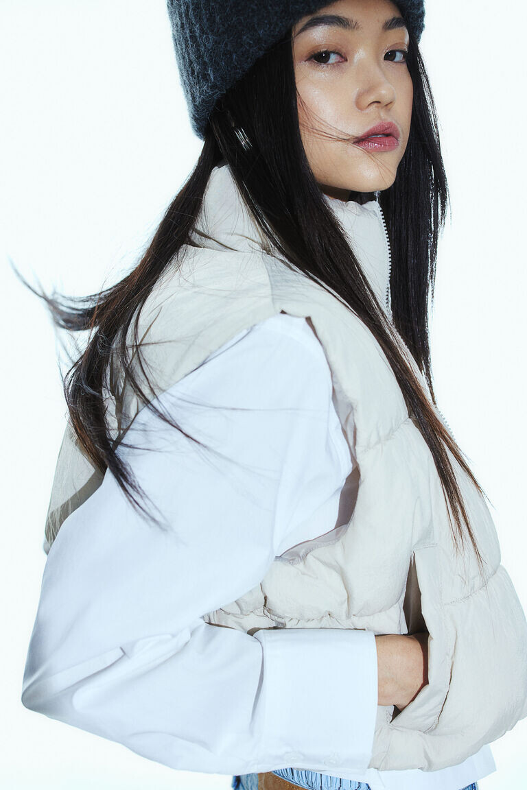 Пуховой жилет H&M, серый
Пуховой жилет H&M, серый