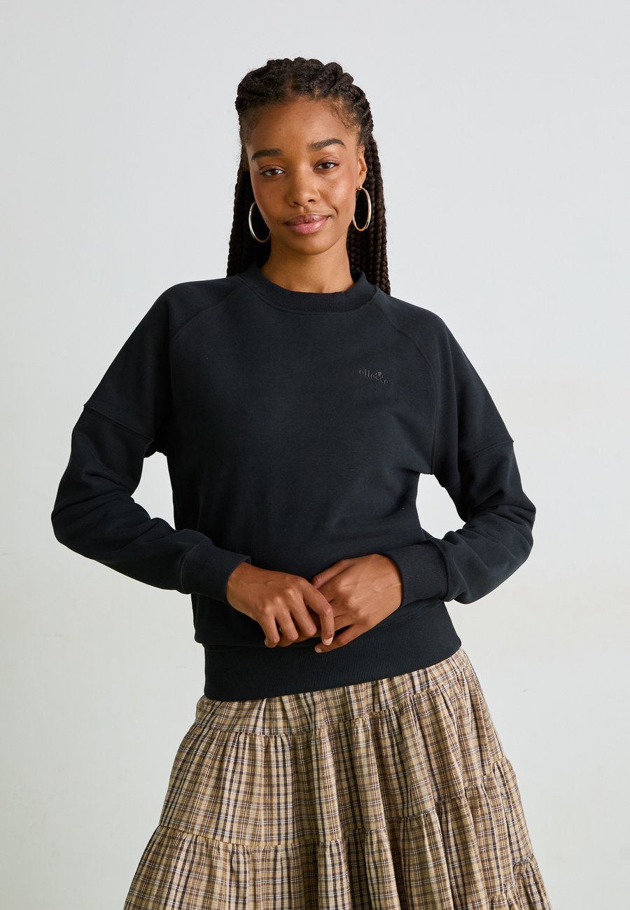 Толстовка Ellesse CHIEUTI, Black
Толстовка Ellesse CHIEUTI, Black