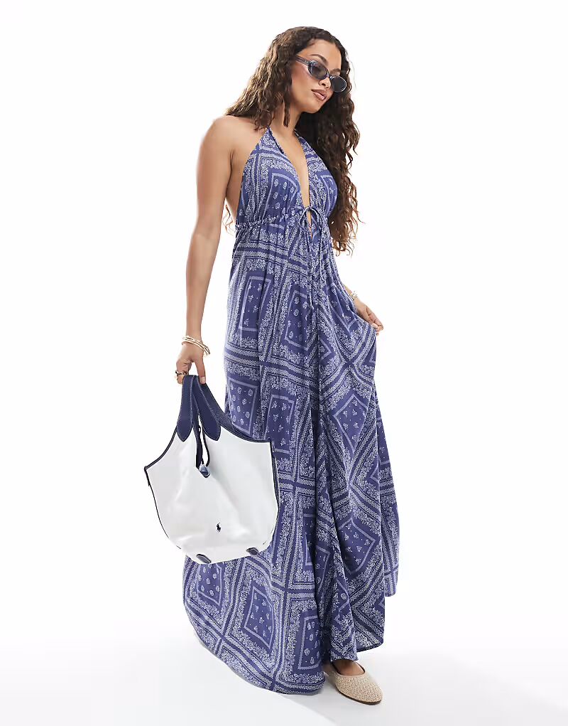 Платье макси Miss Selfridge Petite с бретелью через шею и принтом в виде банданы
Платье макси Miss Selfridge Petite с бретелью через шею и принтом в виде банданы