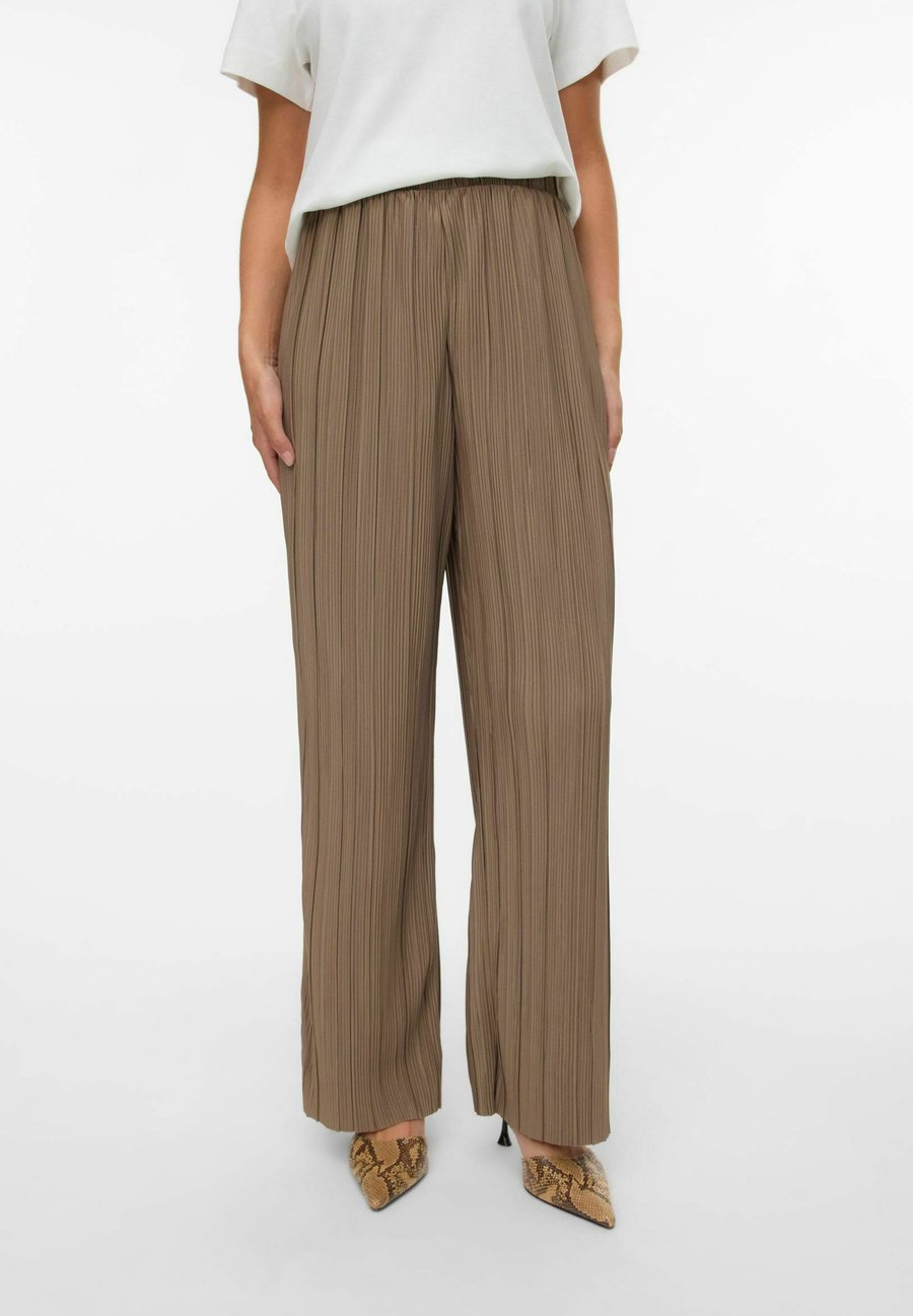 Брюки Vero Moda PLISSEE VMPAIGE, Walnut/Brown
Брюки Vero Moda PLISSEE VMPAIGE, Walnut/Brown