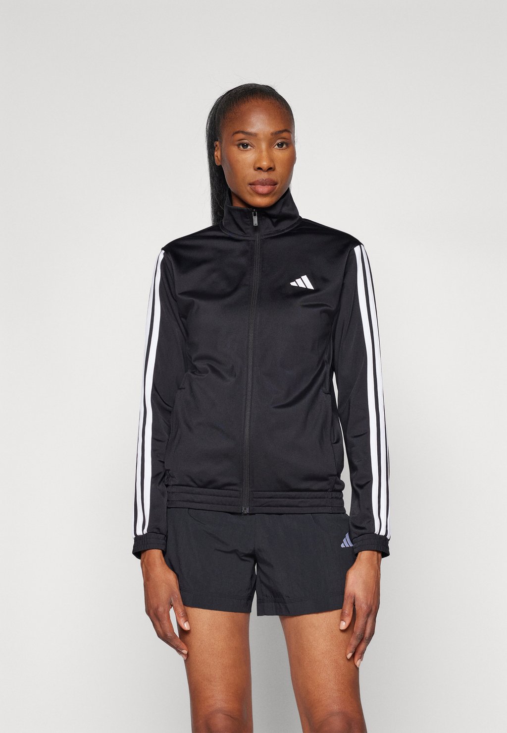 Тренировочная куртка TRICOT STRIPES TRACK adidas Sportswear, черный
Тренировочная куртка TRICOT STRIPES TRACK adidas Sportswear, черный