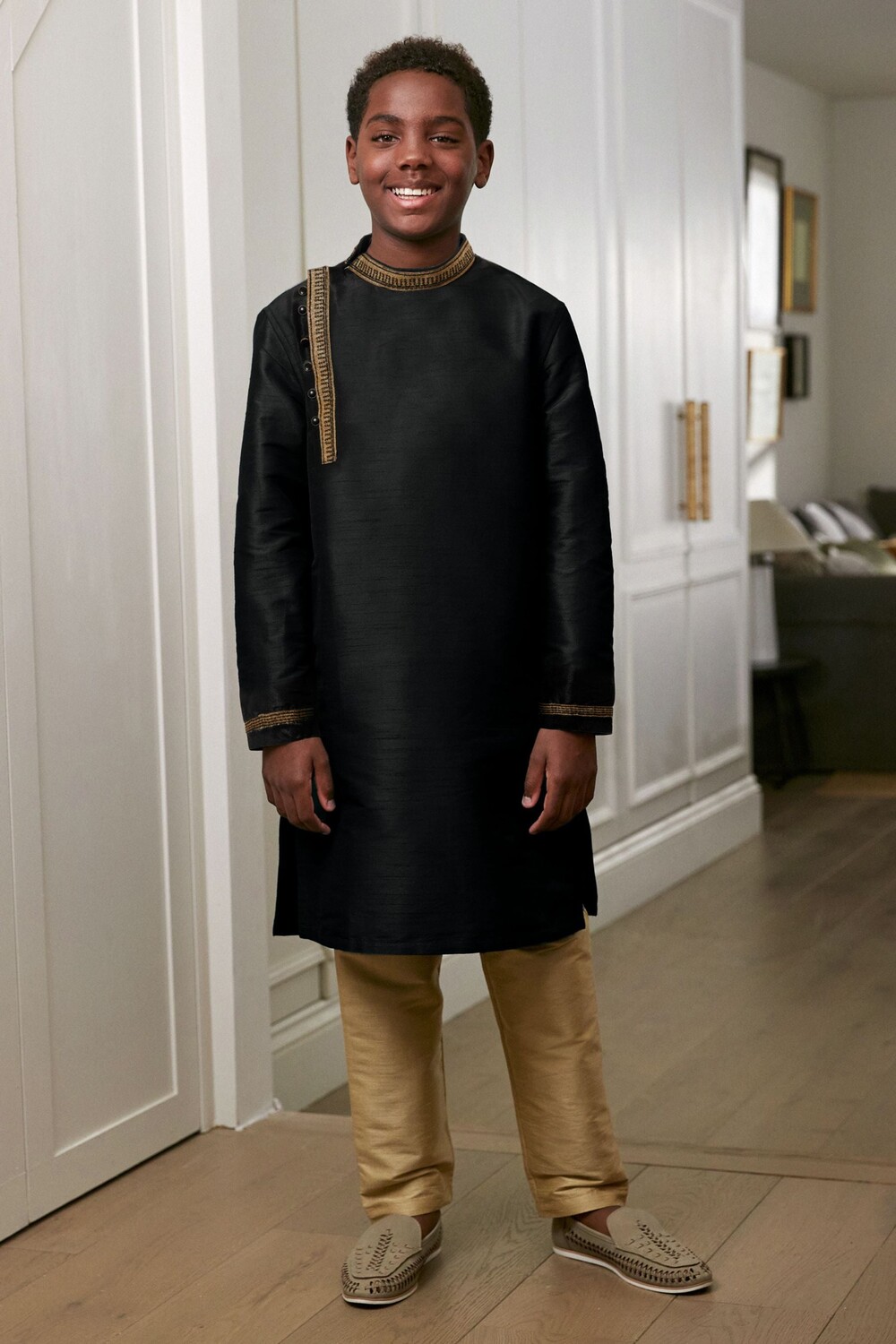 Вышитая туника для мальчика Next, черный
Вышитая туника для мальчика Next, черный