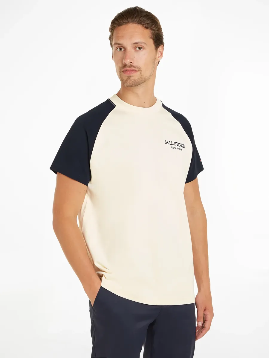 Футболка Tommy Hilfiger "MONOTYPE RAGLAN COLORBLOCK TEE" с круглым вырезом, цвет Calico
Футболка Tommy Hilfiger "MONOTYPE RAGLAN COLORBLOCK TEE" с круглым вырезом, цвет Calico