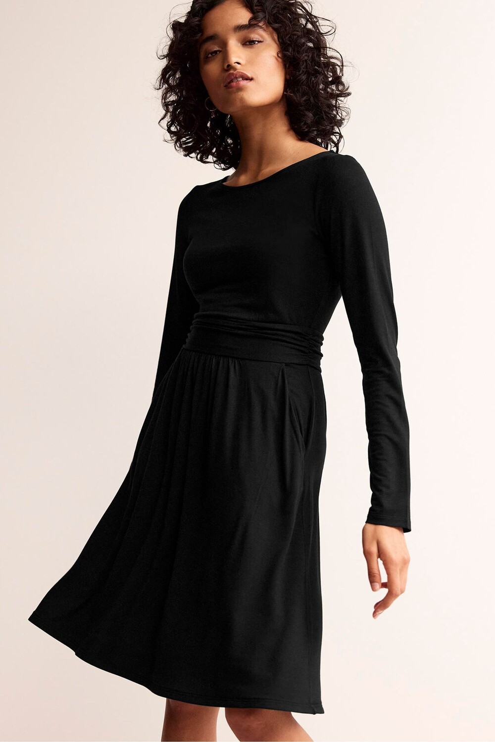 Платье Амели с длинными рукавами Boden, черный
Платье Амели с длинными рукавами Boden, черный