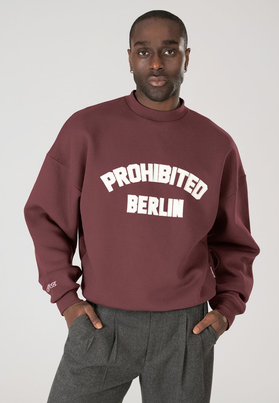 Толстовка PROHIBITED BERLIN CREW NECK, Berry
Толстовка PROHIBITED BERLIN CREW NECK, Berry
