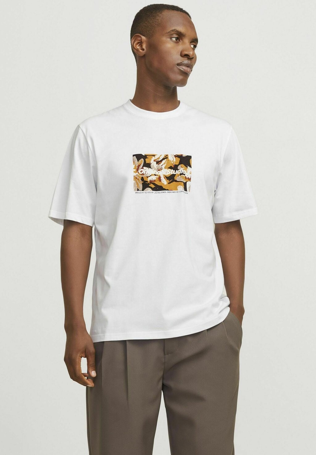 Футболка с принтом RUNDHALSAUSSCHNITT Jack & Jones, молочный
Футболка с принтом RUNDHALSAUSSCHNITT Jack & Jones, молочный