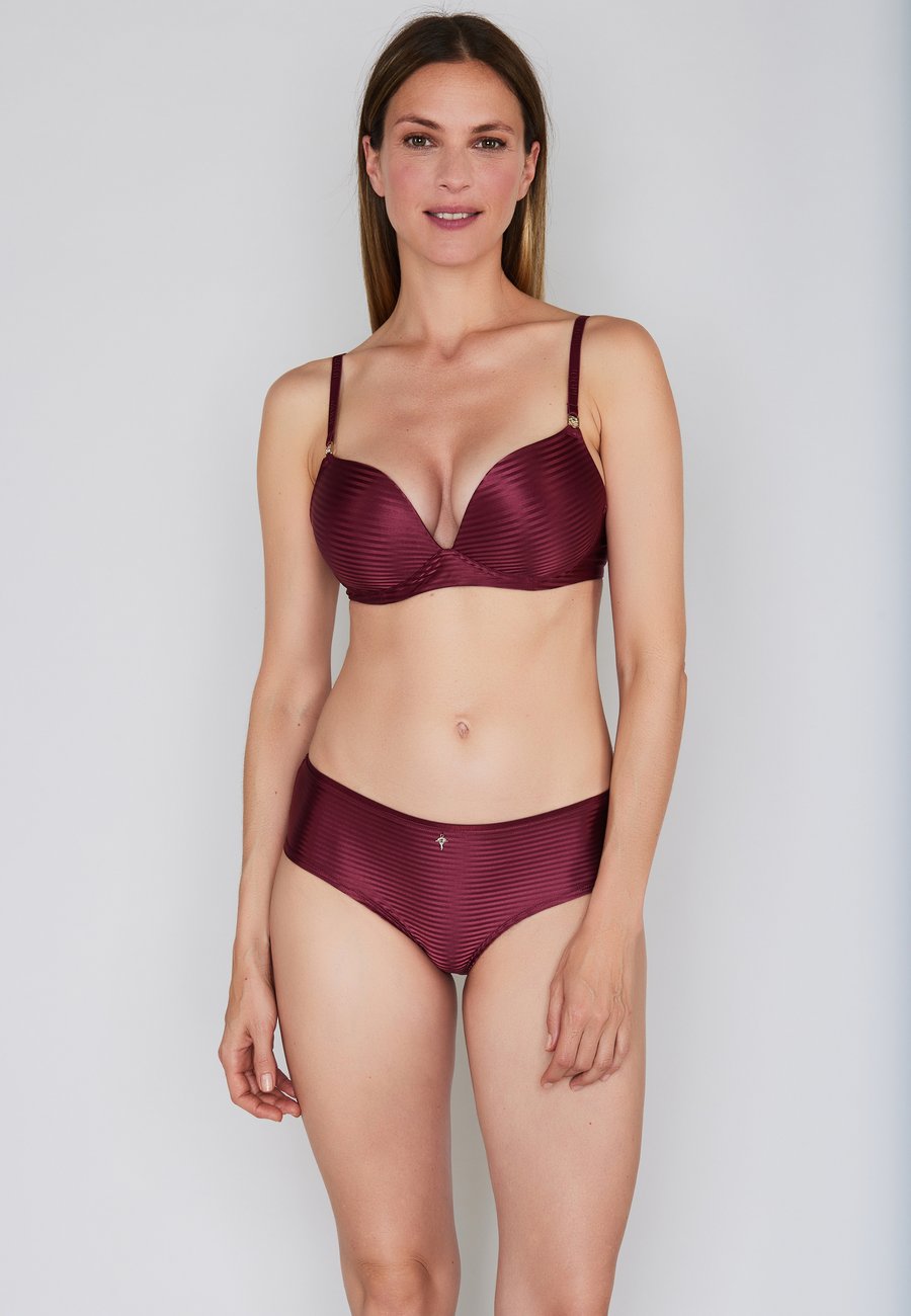 Бюстгальтер JOOP! Push-up bra, Dark Red
Бюстгальтер JOOP! Push-up bra, Dark Red