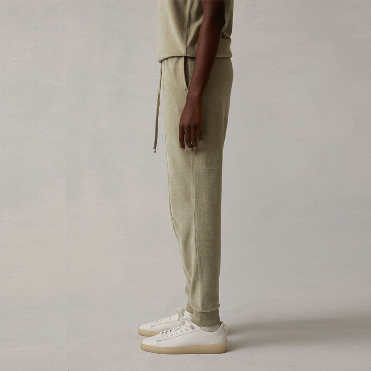 SS22 Трикотажные спортивные штаны женские пыльно-зеленые Fear Of God Essentials
SS22 Трикотажные спортивные штаны женские пыльно-зеленые Fear Of God Essentials