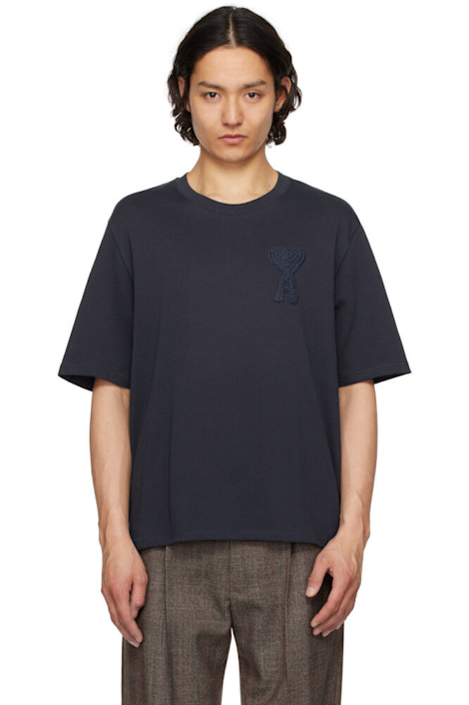 Темно-синяя хлопковая футболка с нашивкой Ami de Coeur AMI Paris
Темно-синяя хлопковая футболка с нашивкой Ami de Coeur AMI Paris