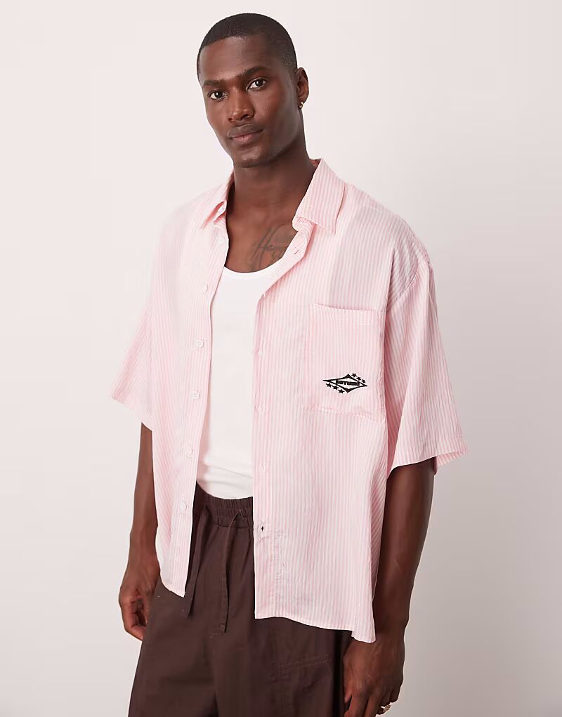 Рубашка свободного кроя ASOS DESIGN в полоску с вышивкой белого цвета 
Рубашка свободного кроя ASOS DESIGN в полоску с вышивкой белого цвета