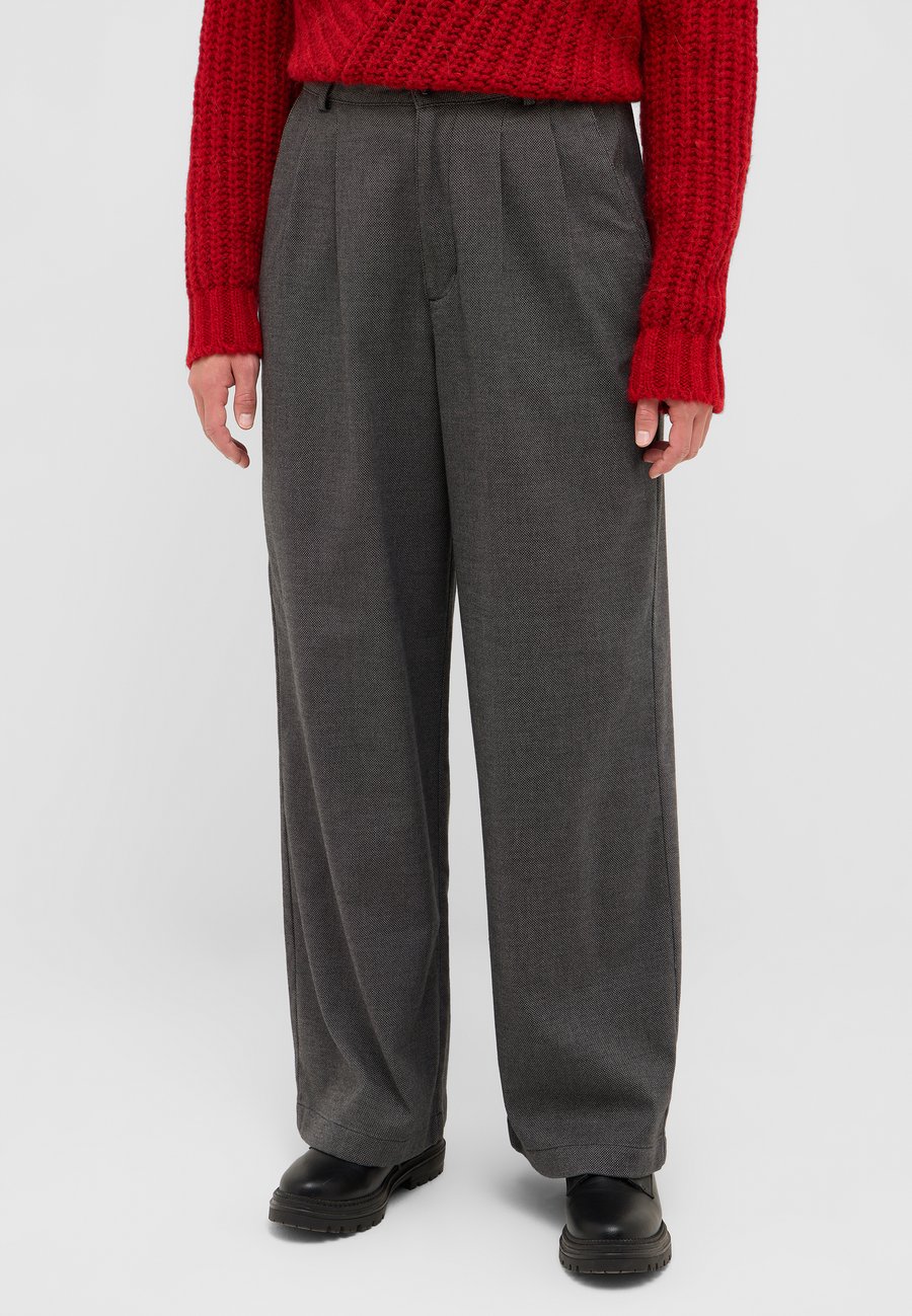 Брюки Mustang HOSE STYLE TULLAHOMA, Schwarz/Black
Брюки Mustang HOSE STYLE TULLAHOMA, Schwarz/Black