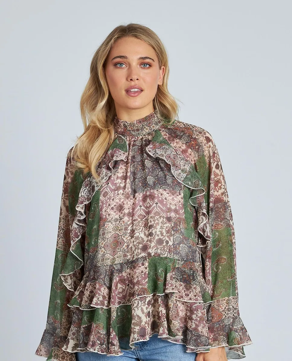 Женская блузка с принтом, с высоким воротником, длинными полупрозрачными рукавами и воланами Alma en Pena, зеленый
Женская блузка с принтом, с высоким воротником, длинными полупрозрачными рукавами и воланами Alma en Pena, зеленый