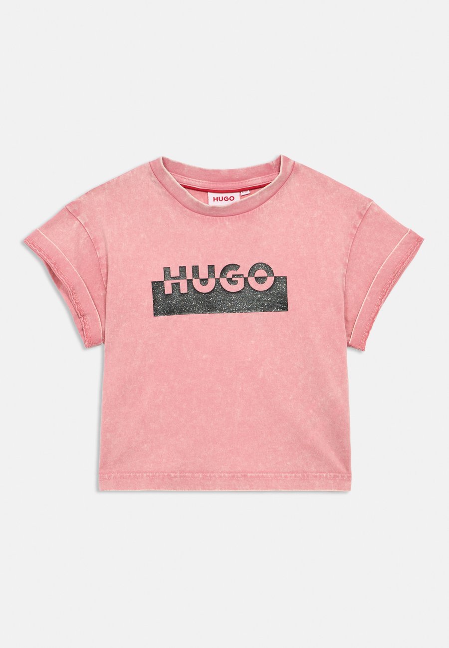Футболка HUGO Kids SHORT SLEEVES TEE, Strawberry/Pink, Красный, Футболка HUGO Kids SHORT SLEEVES TEE, Strawberry/Pink
Футболка HUGO Kids SHORT SLEEVES TEE, Strawberry/Pink, Красный, Футболка HUGO Kids SHORT SLEEVES TEE, Strawberry/Pink