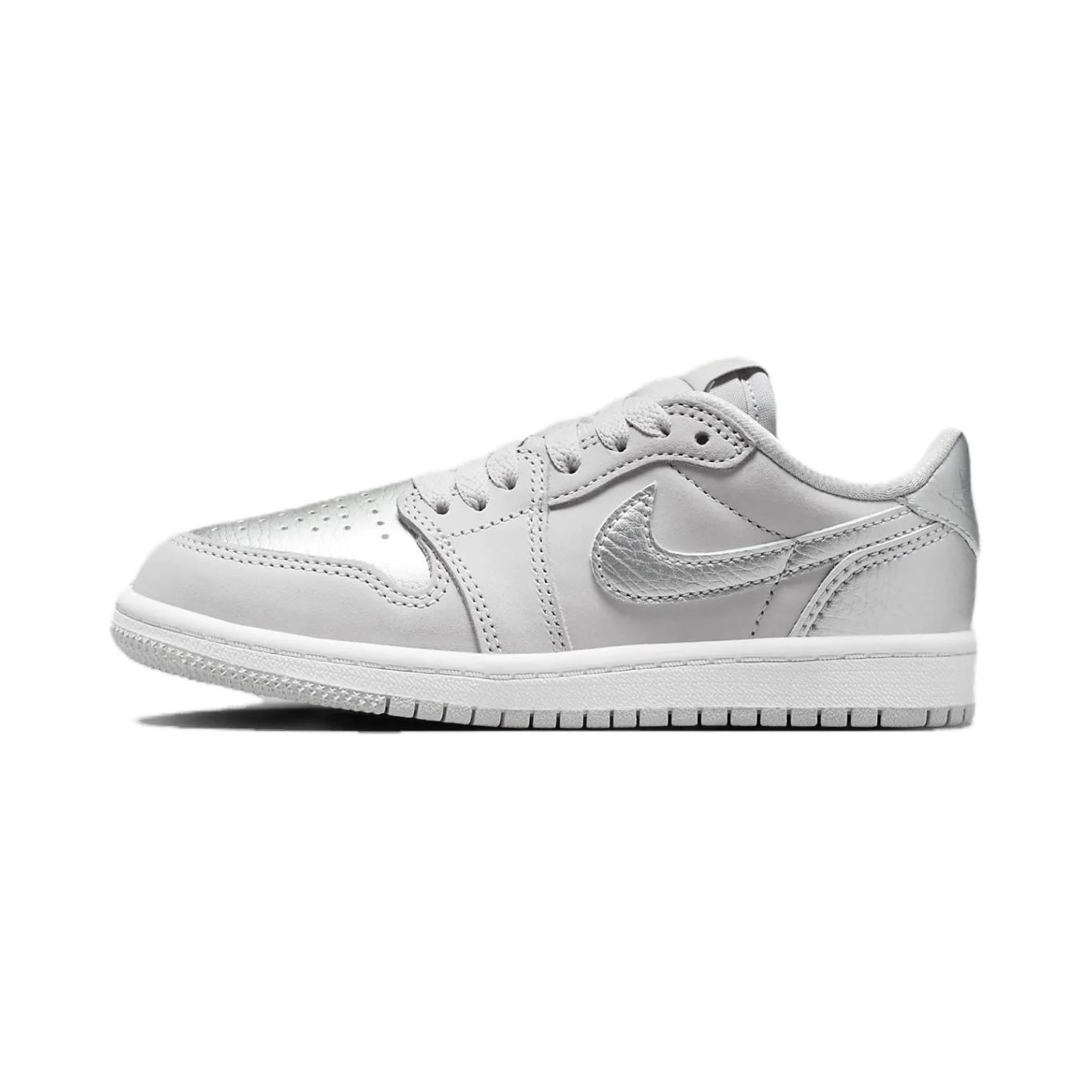 Кроссовки Jordan 1 Low OG Metallic Silver PS, серебряный
Кроссовки Jordan 1 Low OG Metallic Silver PS, серебряный