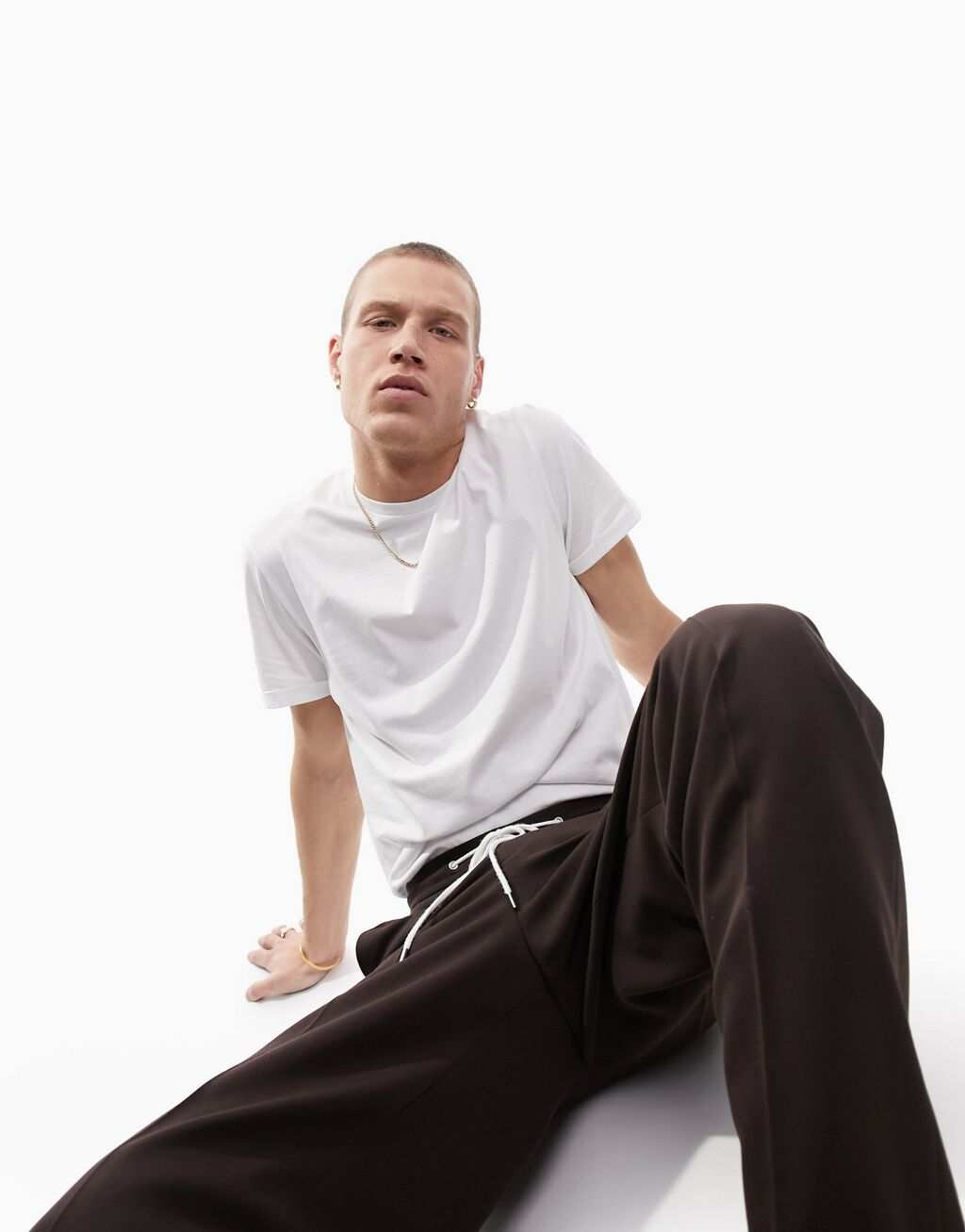 Белая футболка с круглым вырезом и закатанными рукавами ASOS DESIGN, Белый, Белая футболка с круглым вырезом и закатанными рукавами ASOS DESIGN
Белая футболка с круглым вырезом и закатанными рукавами ASOS DESIGN, Белый, Белая футболка с круглым вырезом и закатанными рукавами ASOS DESIGN