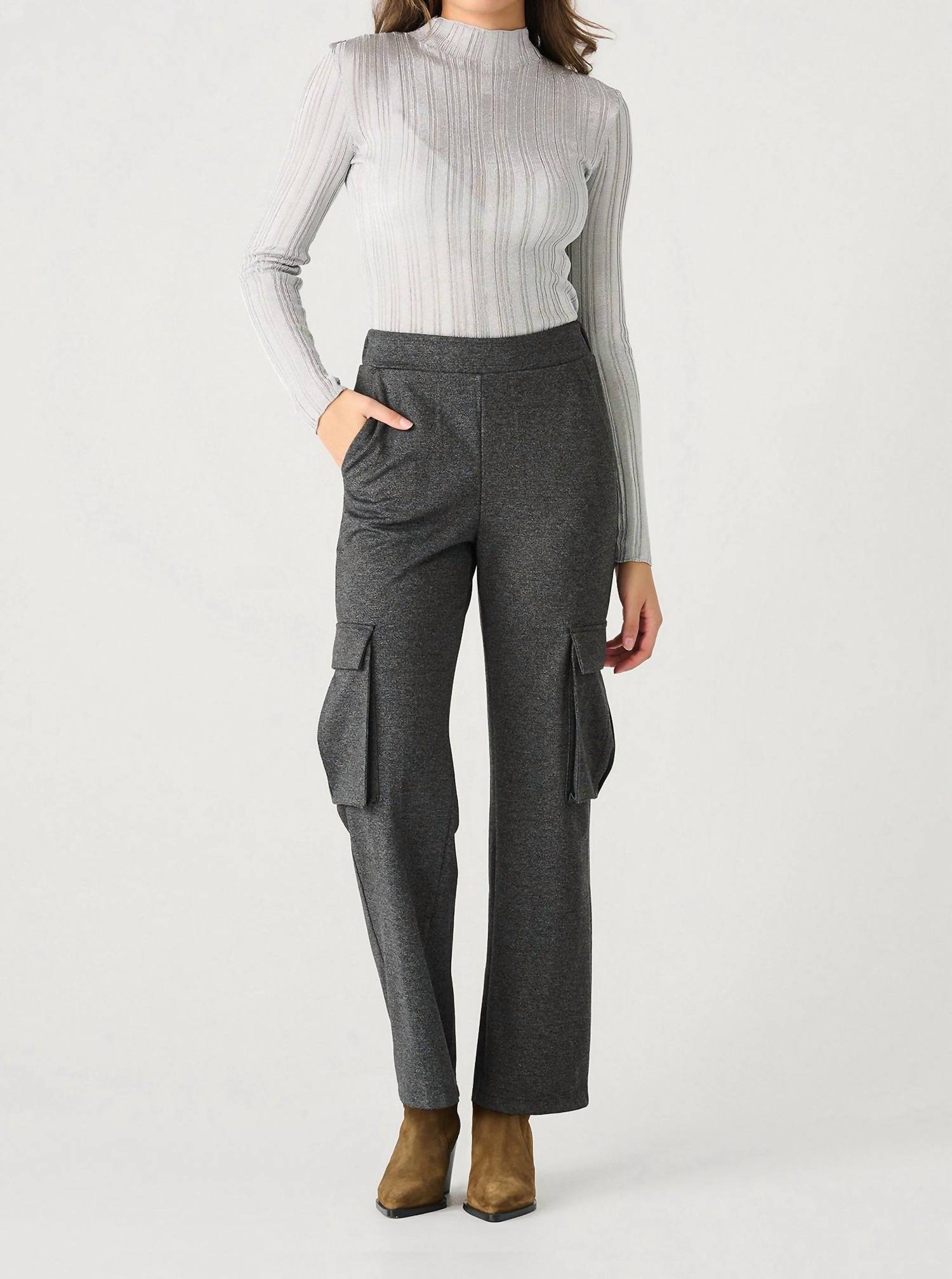 Серебристый топ с длинными рукавами и мерцающей рубчатой вязкой Dex
Серебристый топ с длинными рукавами и мерцающей рубчатой вязкой Dex