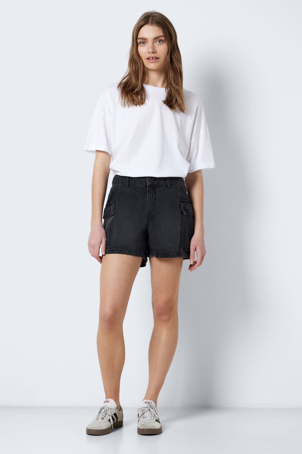 Джинсовые шорты карго Mom Fit Noisy May, черный
Джинсовые шорты карго Mom Fit Noisy May, черный