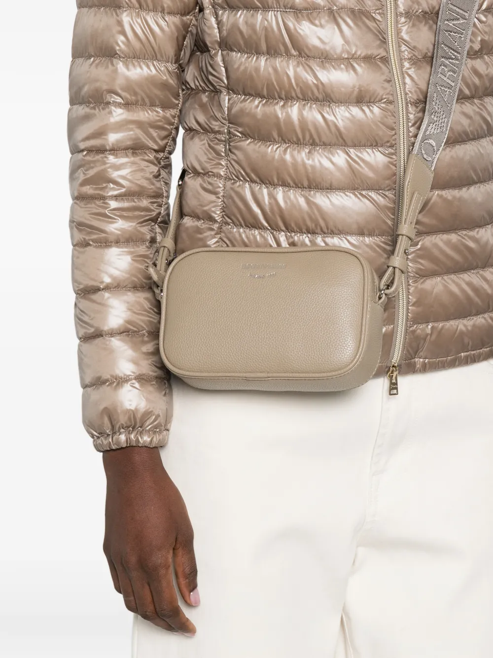 Сумка через плечо с логотипным ремнем Emporio Armani, бежевый
Сумка через плечо с логотипным ремнем Emporio Armani, бежевый