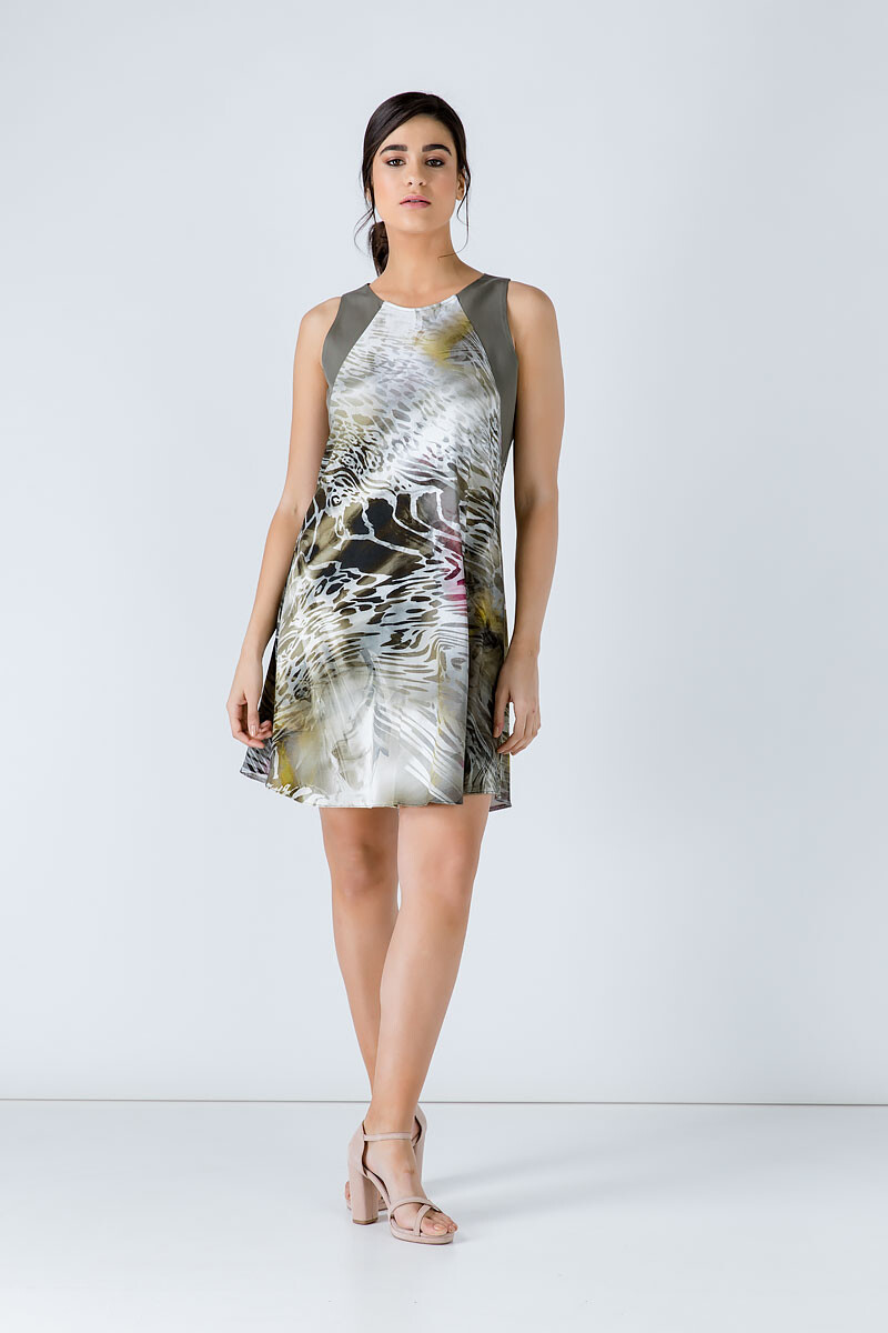 Платье с животным принтом Conquista, хаки
Платье с животным принтом Conquista, хаки