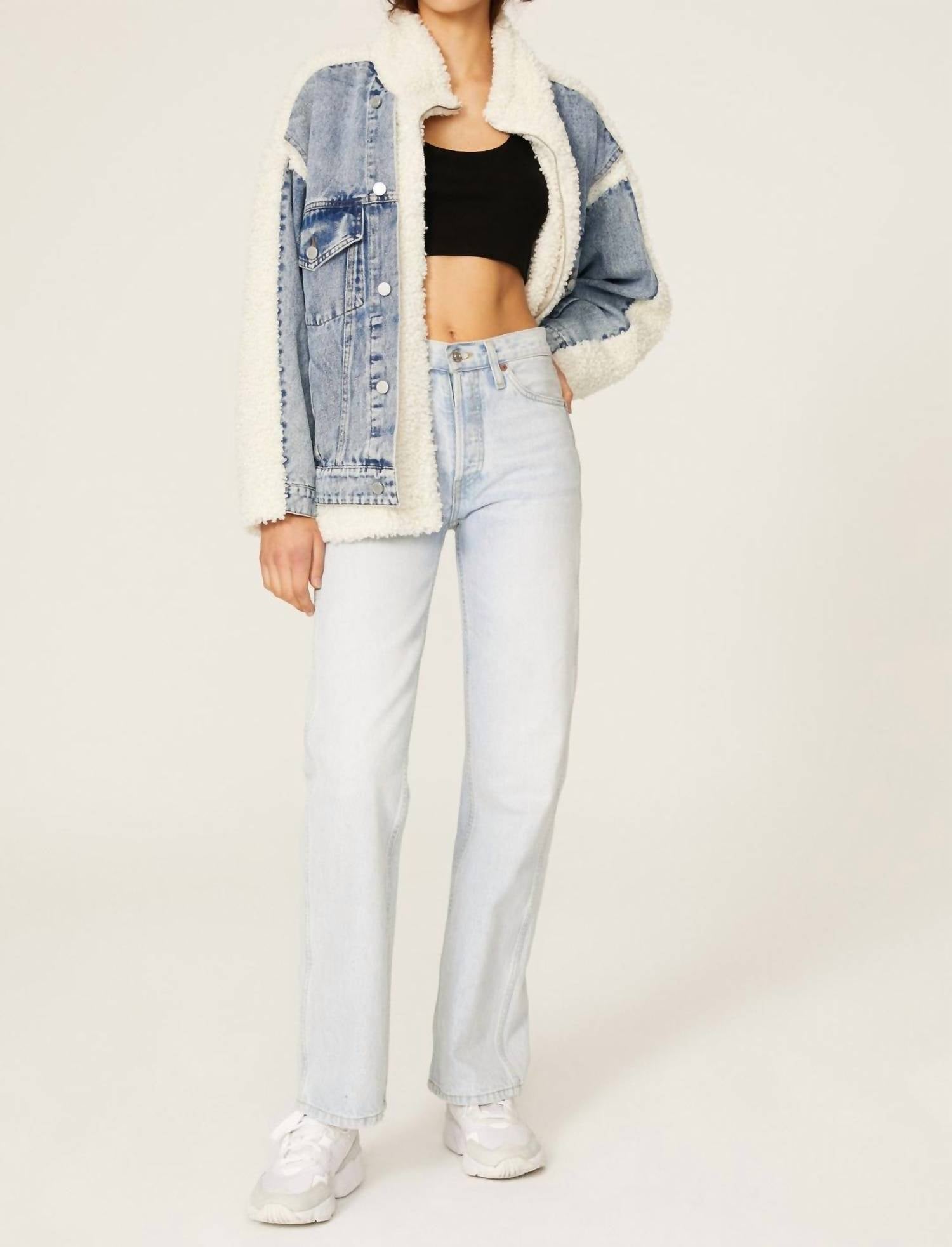 Куртка Bear Hug в кремовом цвете BLANKNYC
Куртка Bear Hug в кремовом цвете BLANKNYC