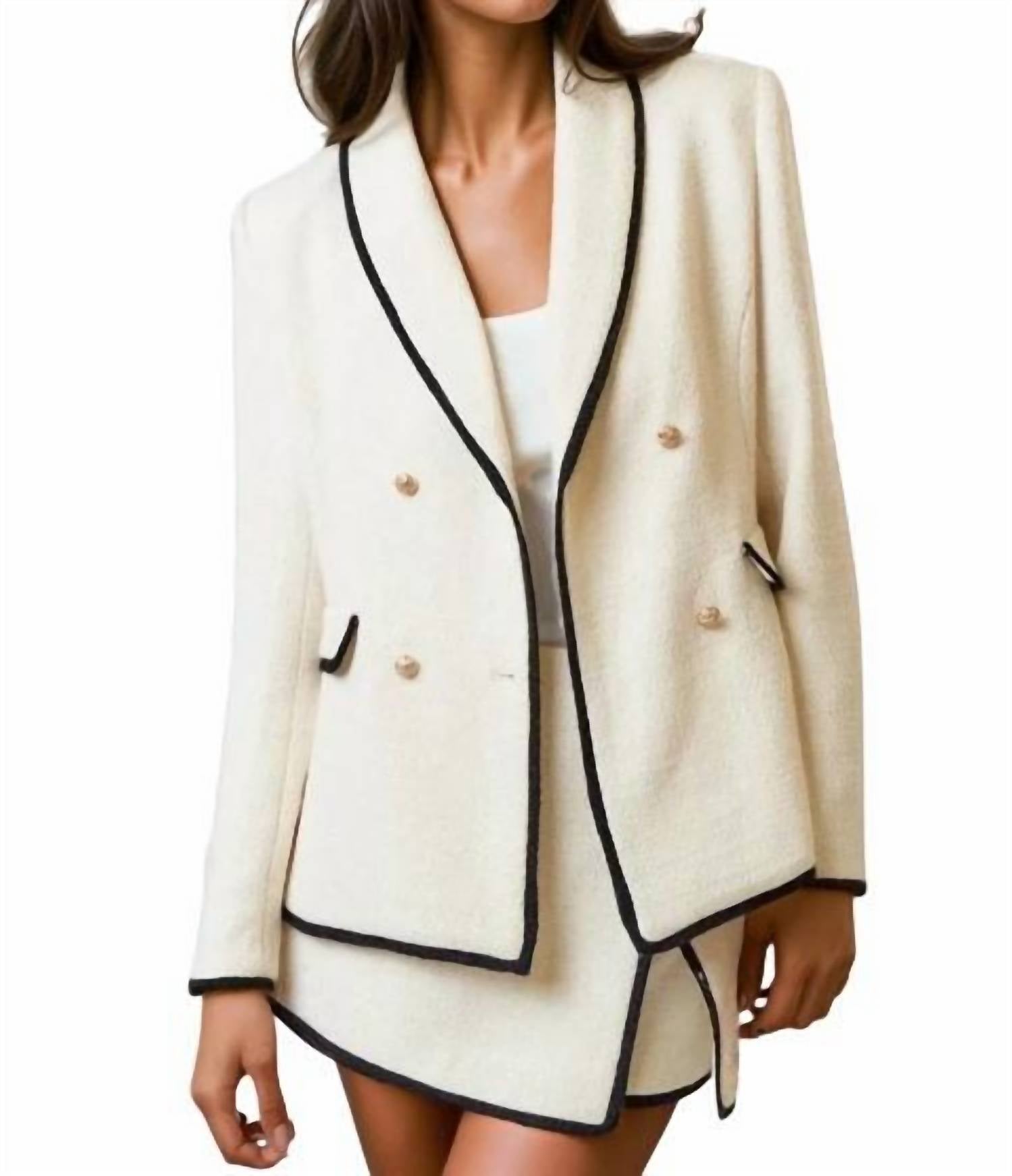 Тереза Контраст Букле Двухпуговичный Блейзер в цвете айвори Lalavon, слоновая кость
Тереза Контраст Букле Двухпуговичный Блейзер в цвете айвори Lalavon, слоновая кость