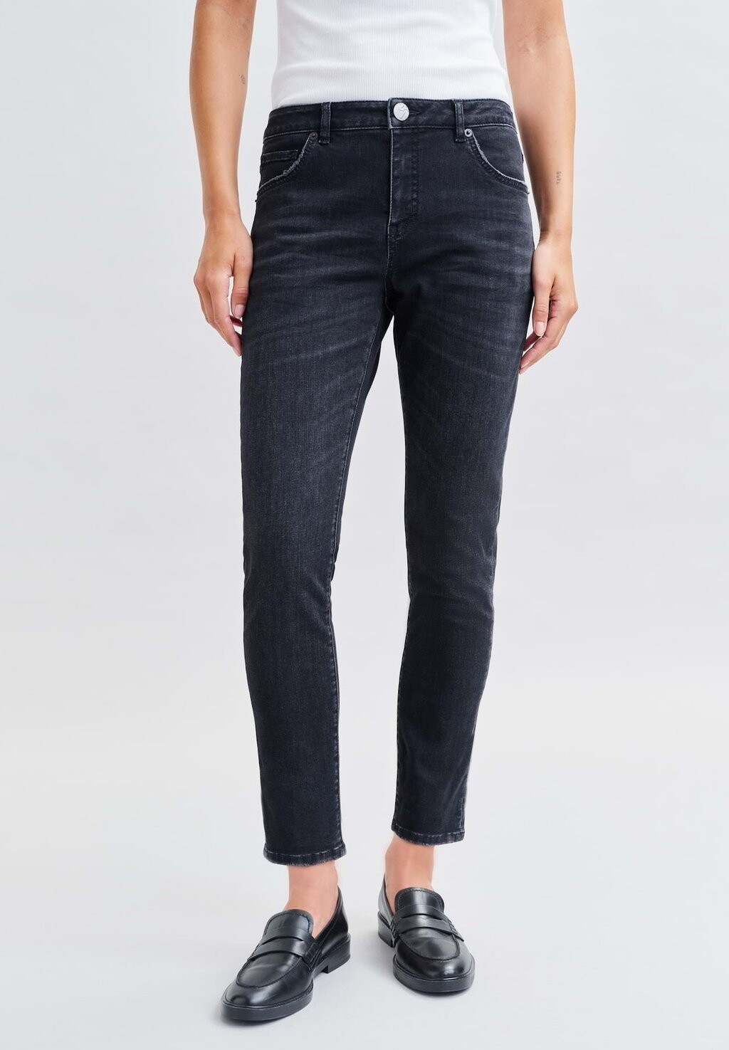 Джинсы облегающего кроя SLIM EVITA Opus, черный деним
Джинсы облегающего кроя SLIM EVITA Opus, черный деним