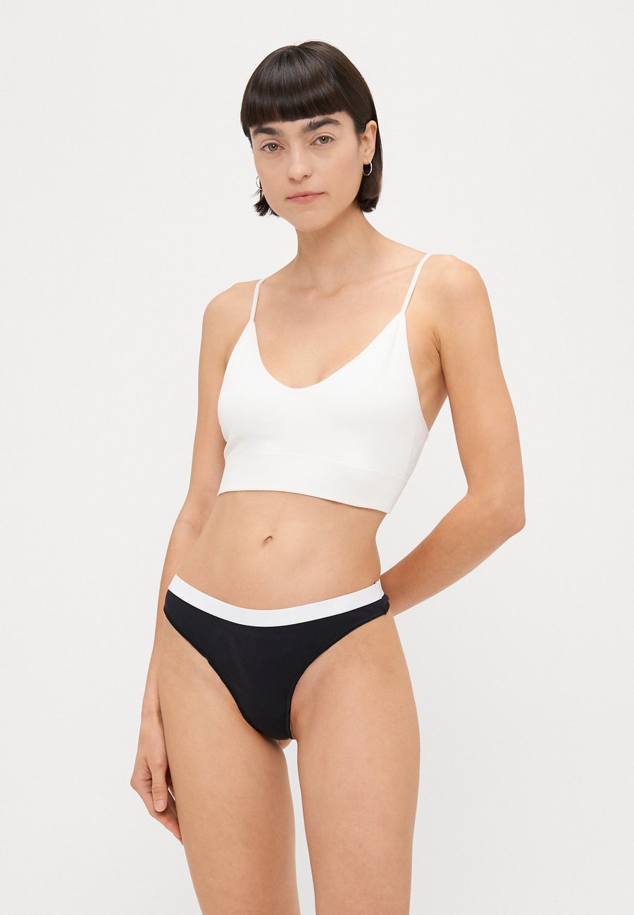 Трусы Even&Odd 5 PACK, Black/Pink/Off White/Black
Трусы Even&Odd 5 PACK, Black/Pink/Off White/Black