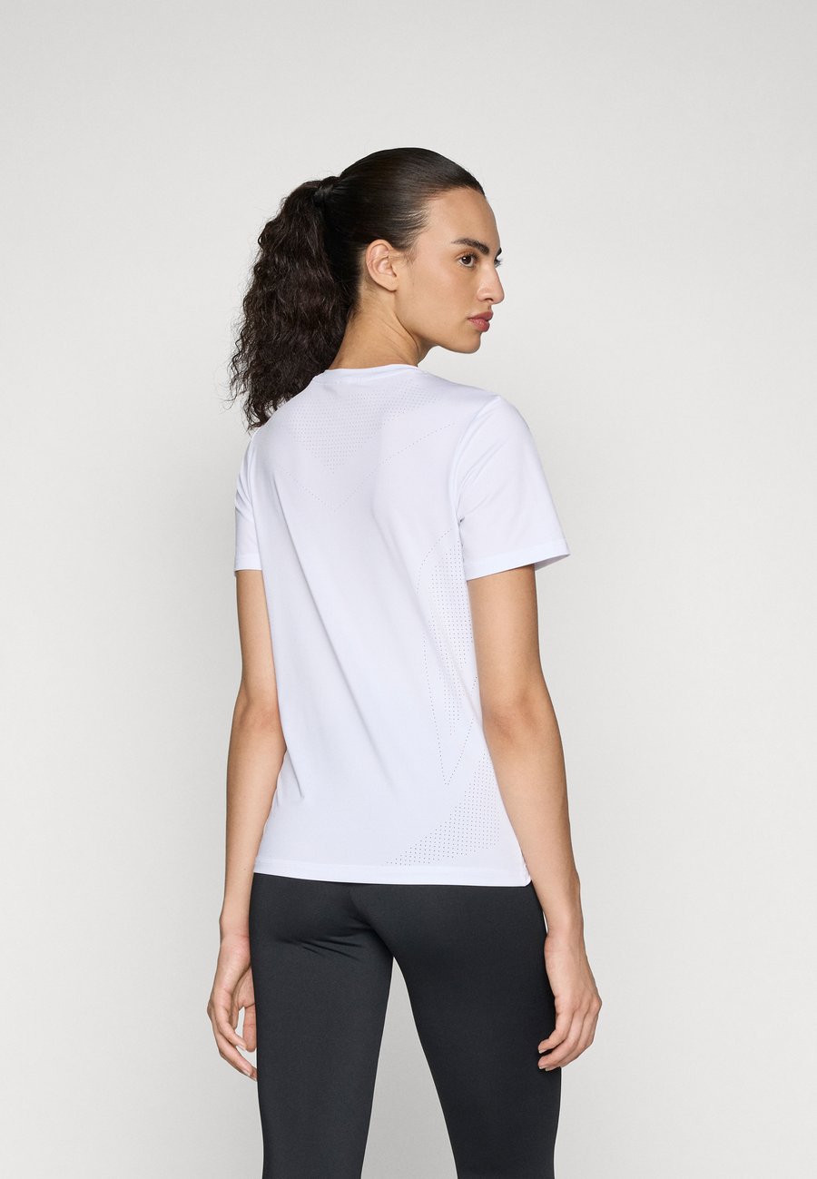 Футболка ONLY Play ONPJUA ON TEE, White, Белый, Футболка ONLY Play ONPJUA ON TEE, White
Футболка ONLY Play ONPJUA ON TEE, White, Белый, Футболка ONLY Play ONPJUA ON TEE, White