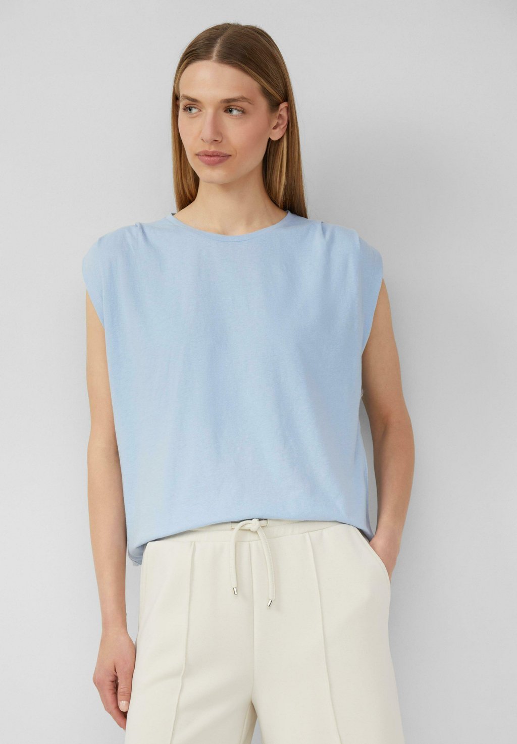 Футболка с принтом VERKÜRZTES MIT FALTENDETAILS s.Oliver, светло-голубой
Футболка с принтом VERKÜRZTES MIT FALTENDETAILS s.Oliver, светло-голубой