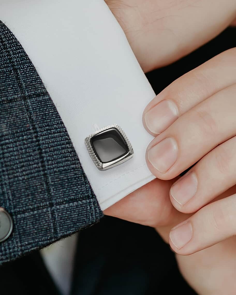 Мужские запонки-подушки из нержавеющей стали с черным ониксом Cufflinks Inc.
Мужские запонки-подушки из нержавеющей стали с черным ониксом Cufflinks Inc.